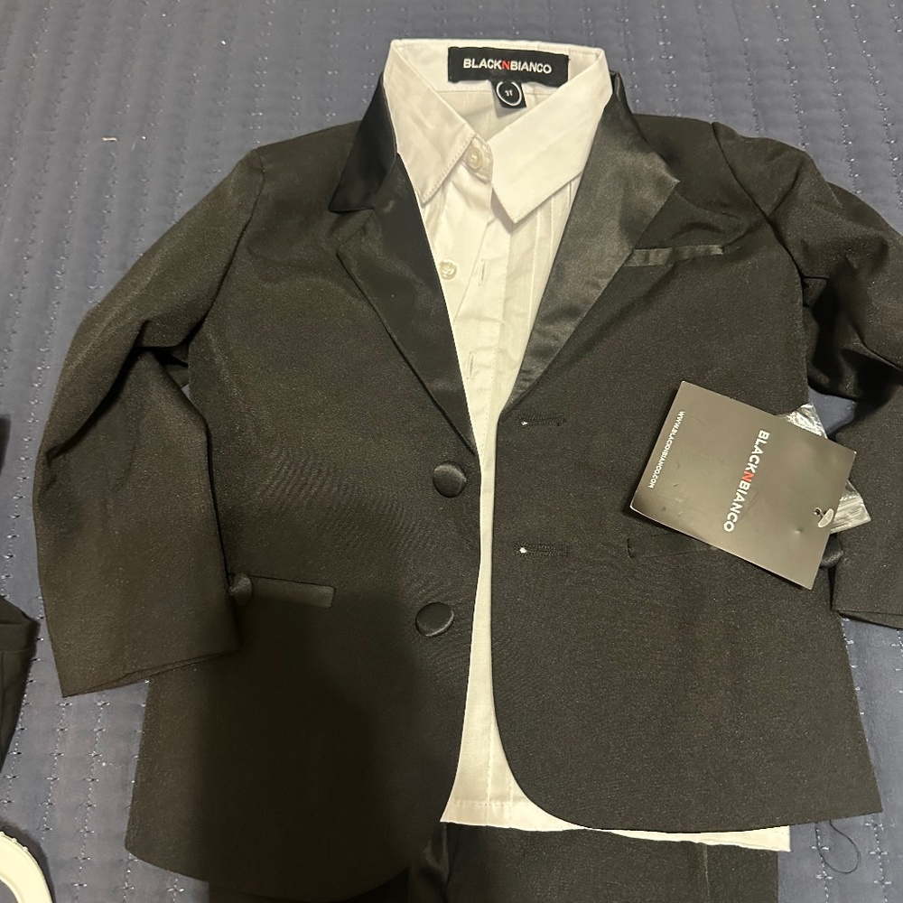 Boys Tuxedo Sz 3T